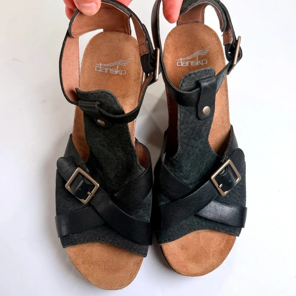 Dansko Dominique Sandals Womens 38/7.5-8 Black Leather T-Strap Chunky Platform